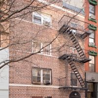 Townhouse Therapy: 222 E 7th St